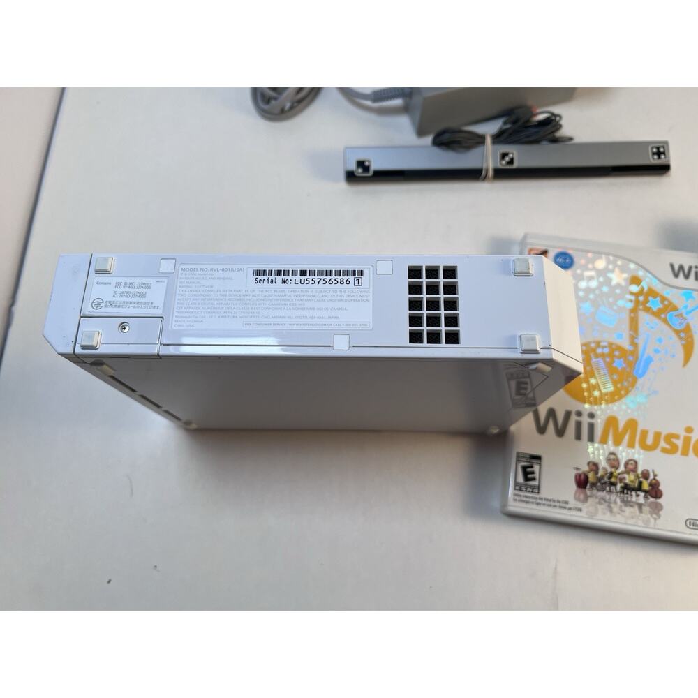Nintendo Wii Console plus Controller, Cords & Game Bundle Clean Tested Working - Picture 12 of 12